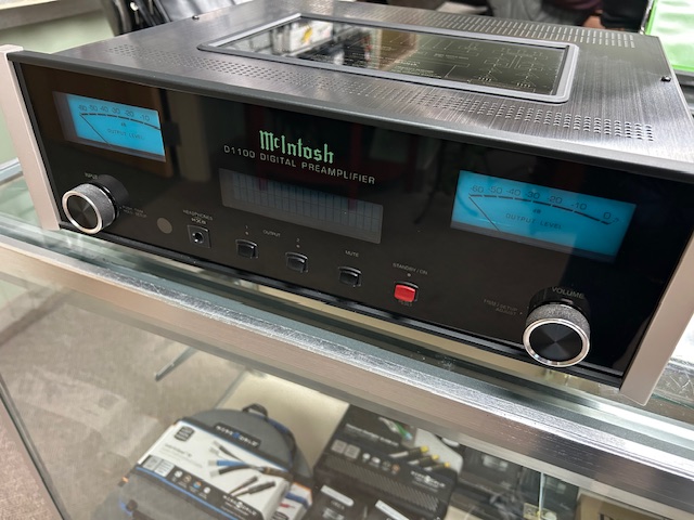 McIntosh D1100 2-Channel Digital Preamplifier - Image 1