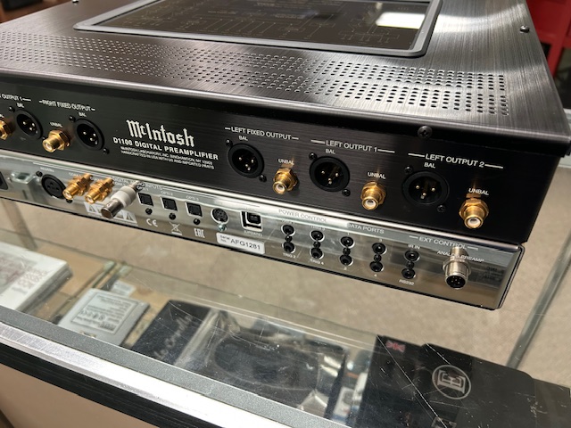 McIntosh D1100 2-Channel Digital Preamplifier - Image 3