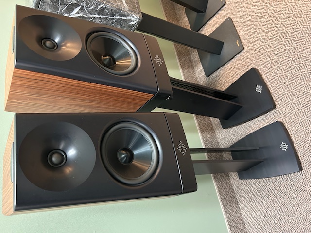 YG Acoustics Tor w/Stands - Image 1