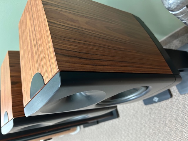 YG Acoustics Tor w/Stands - Image 3