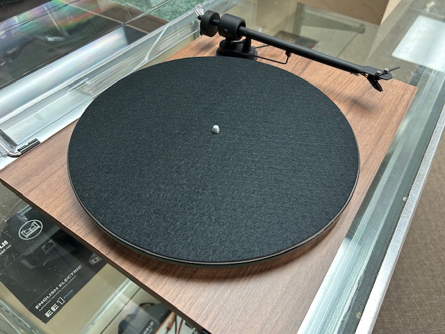 Pro-Ject T1 Evo BT Turntable with OM10 Cartridge (Walnut) - Image 2